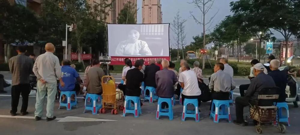 法治电影纳凉季普法宣传进村居