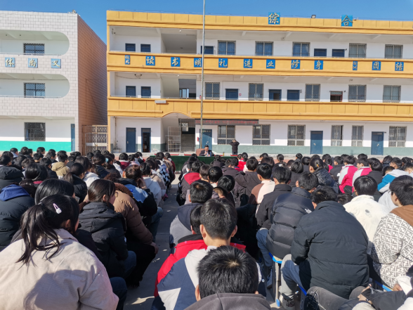 赵屯司法所法治第一课活动走进张新庄中学